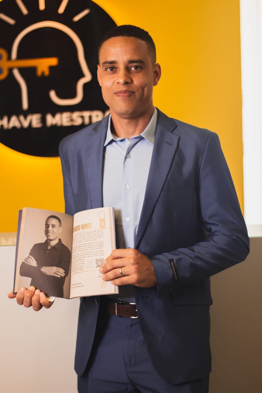 Leandro Nunes com o livro O Poder do Resultado